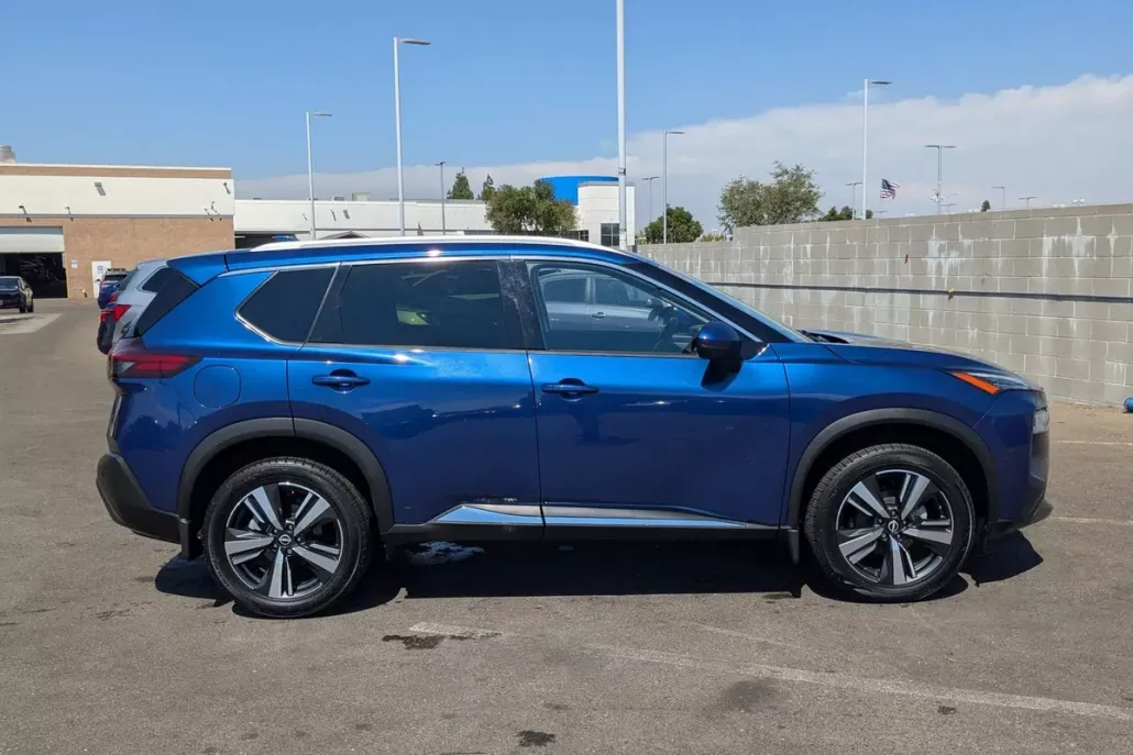 2023 Nissan Rogue SL photo 1