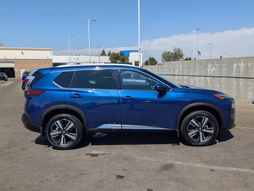 2023 Nissan Rogue SL photo 1