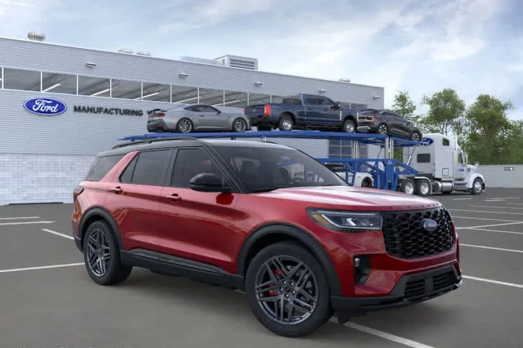 2025 Ford Explorer ST photo 1