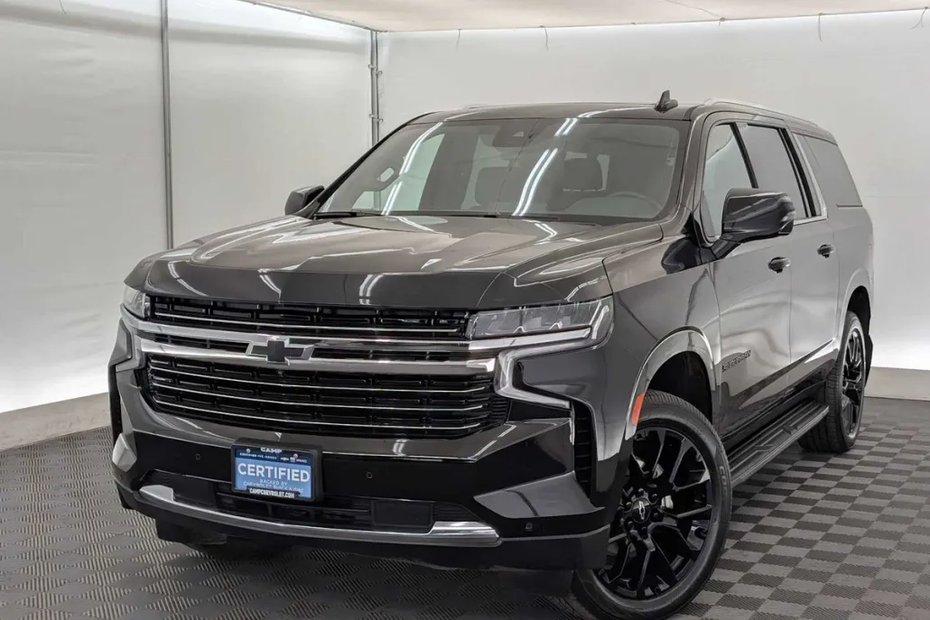 2024 Chevrolet Suburban LT photo 1