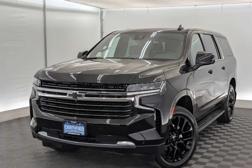 2024 Chevrolet Suburban LT photo 1
