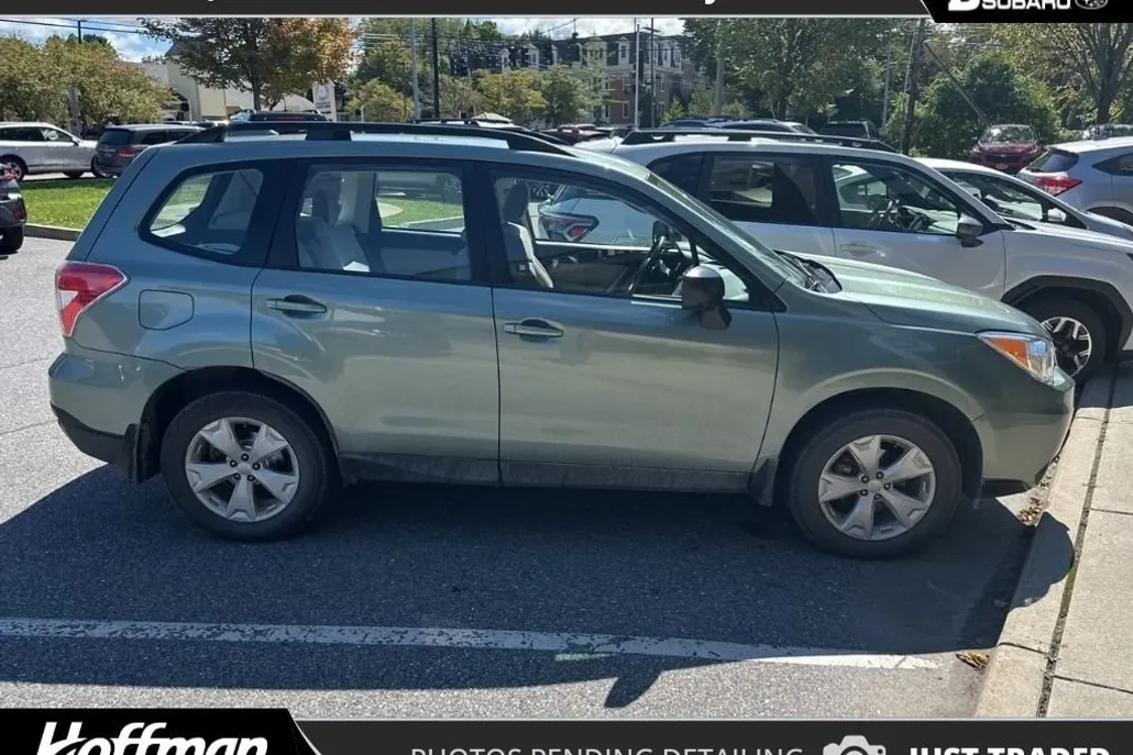 2016 Subaru Forester 2.5i photo 1