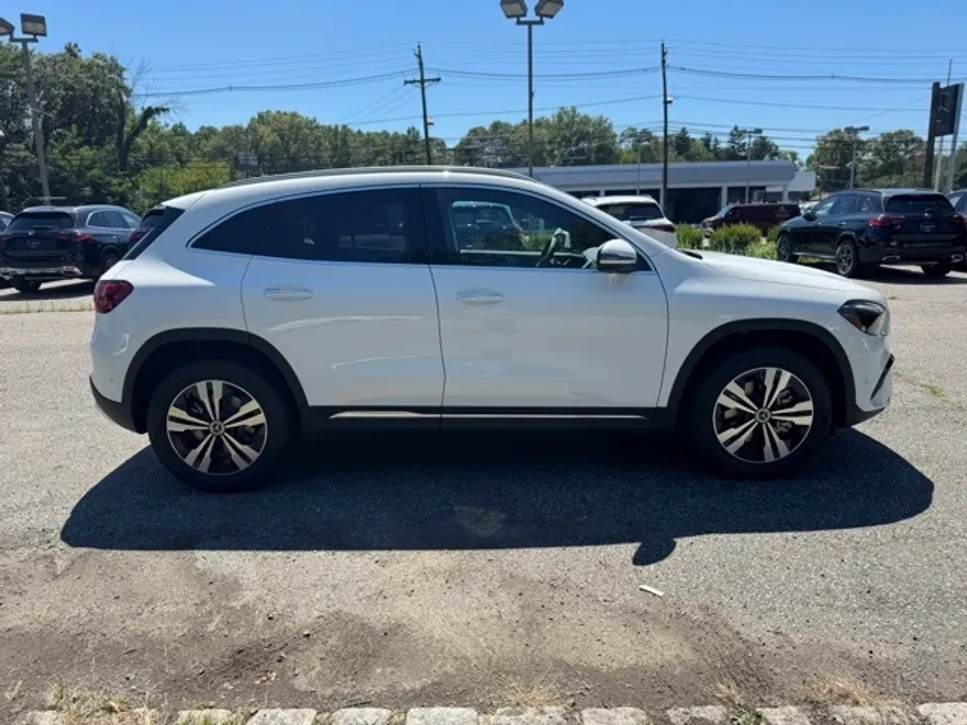 2026 Mercedes Benz GLA 250 4MATIC photo 1