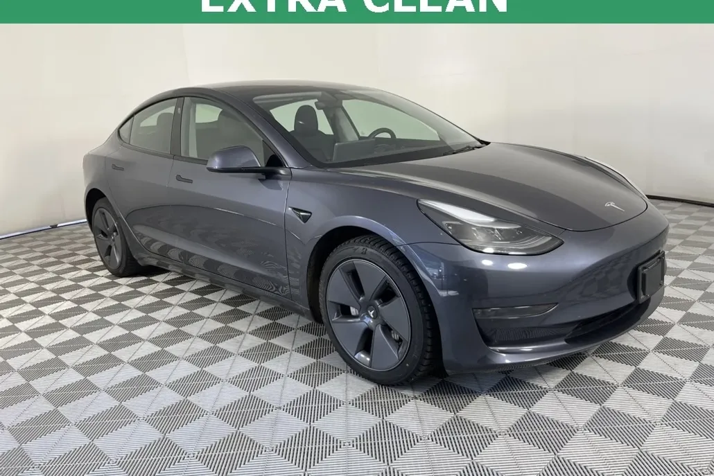 2023 Tesla Model 3 photo 1