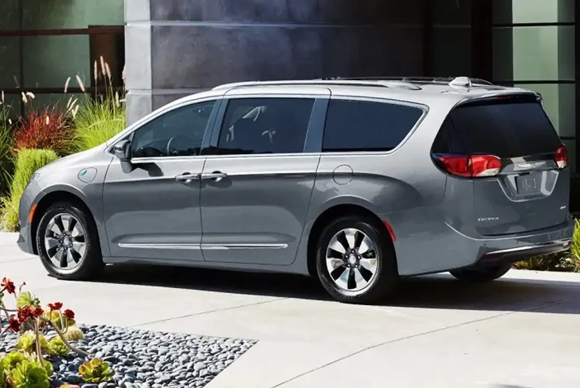 2026 Chrysler Pacifica Hybrid photo 1