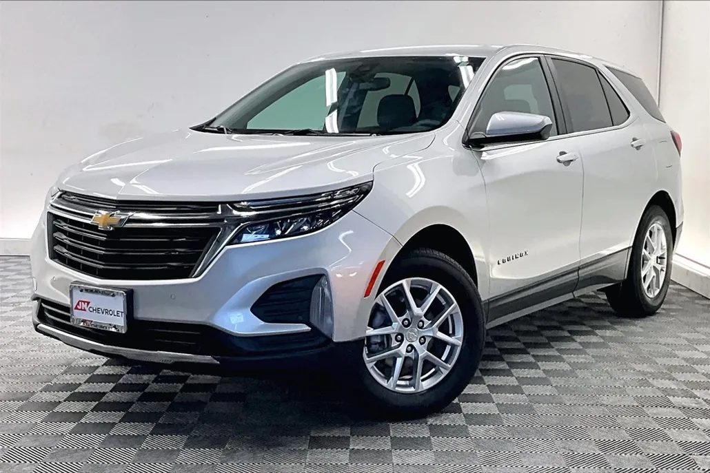 2022 Chevrolet Equinox LT photo 1