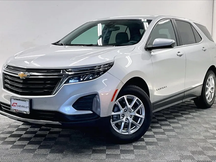 2022 Chevrolet Equinox LT photo 1