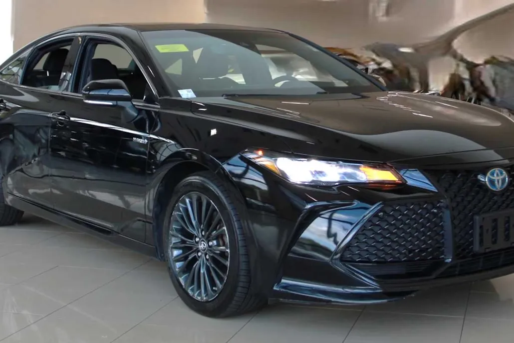 2019 Toyota Avalon Hybrid XSE photo 1