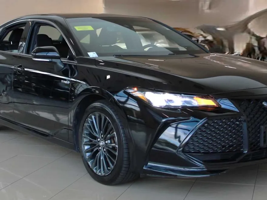 2019 Toyota Avalon Hybrid XSE photo 1