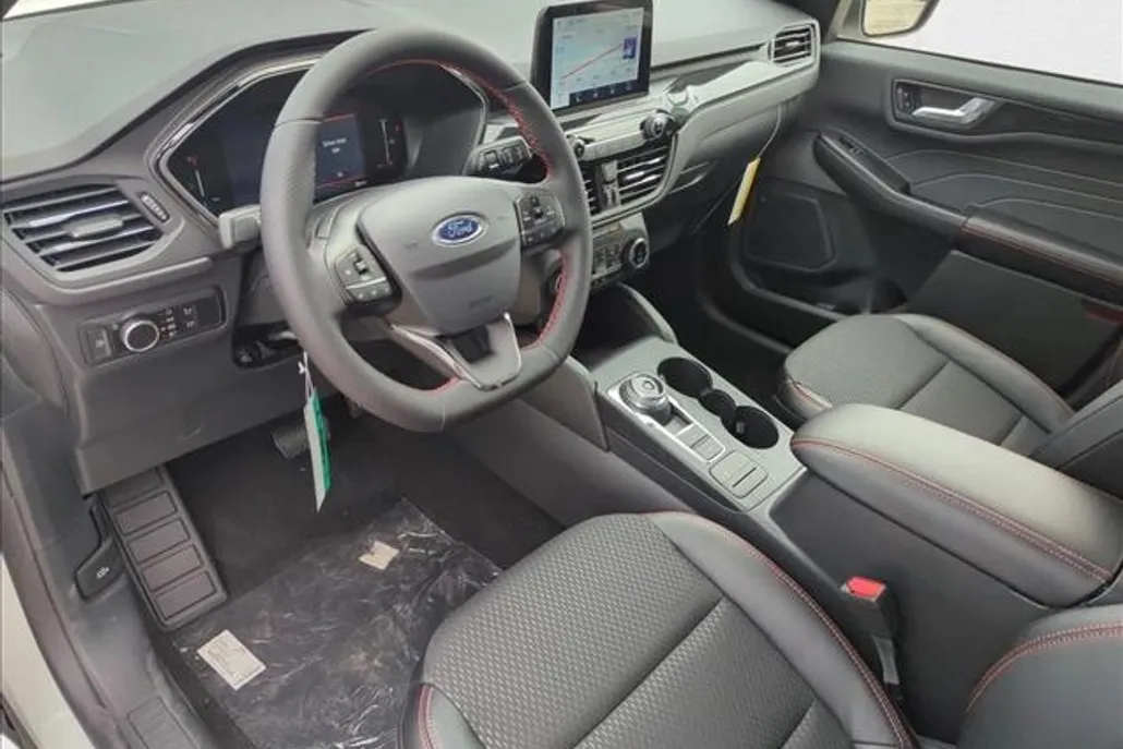 2025 Ford Escape ST-Line photo 1