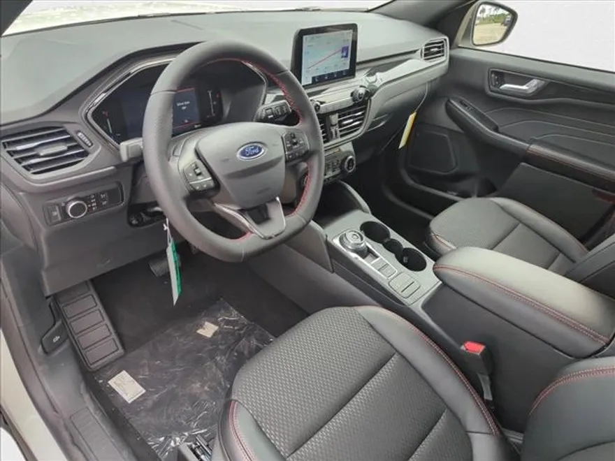 2025 Ford Escape ST-Line photo 1