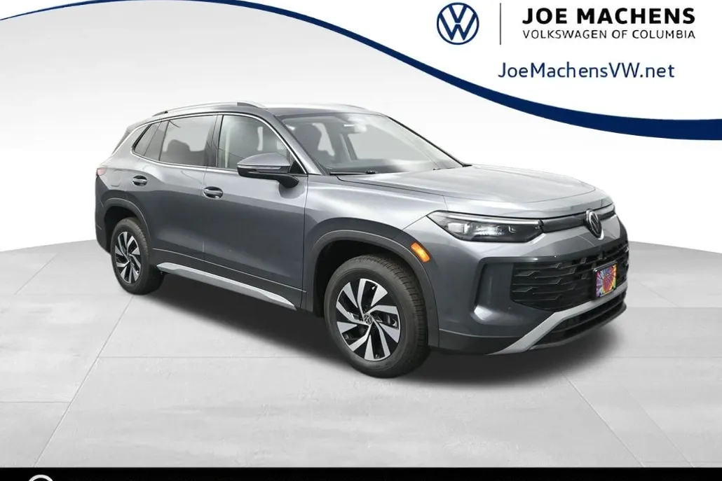 2025 Volkswagen Tiguan S photo 1