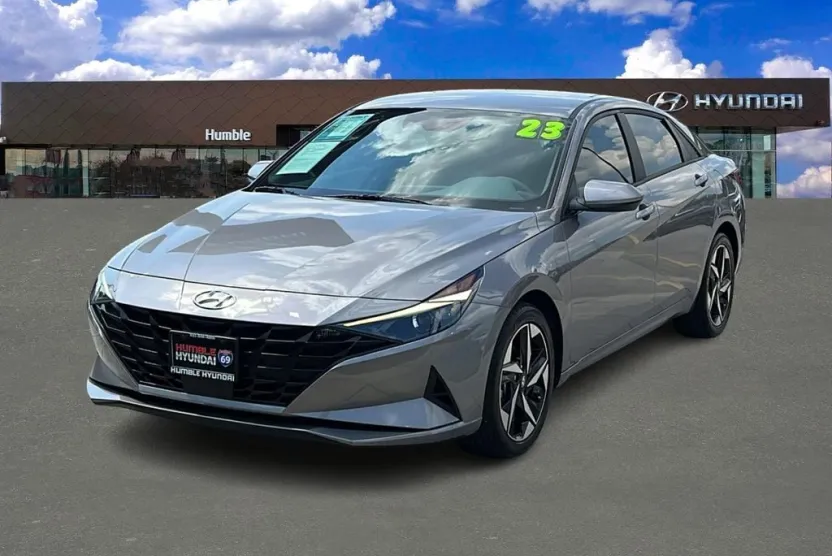 2023 Hyundai Elantra SEL photo 1