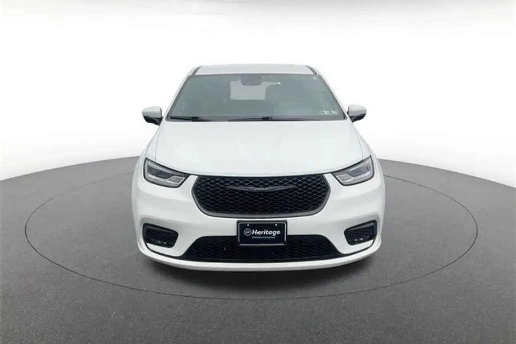 2023 Chrysler Pacifica Hybrid Touring L photo 1