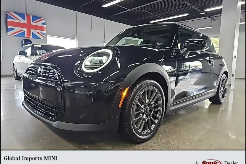 2025 Mini Cooper 2 Door Hardtop Signature photo 1