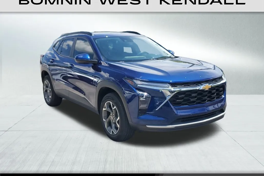 2024 Chevrolet Trax LT photo 1