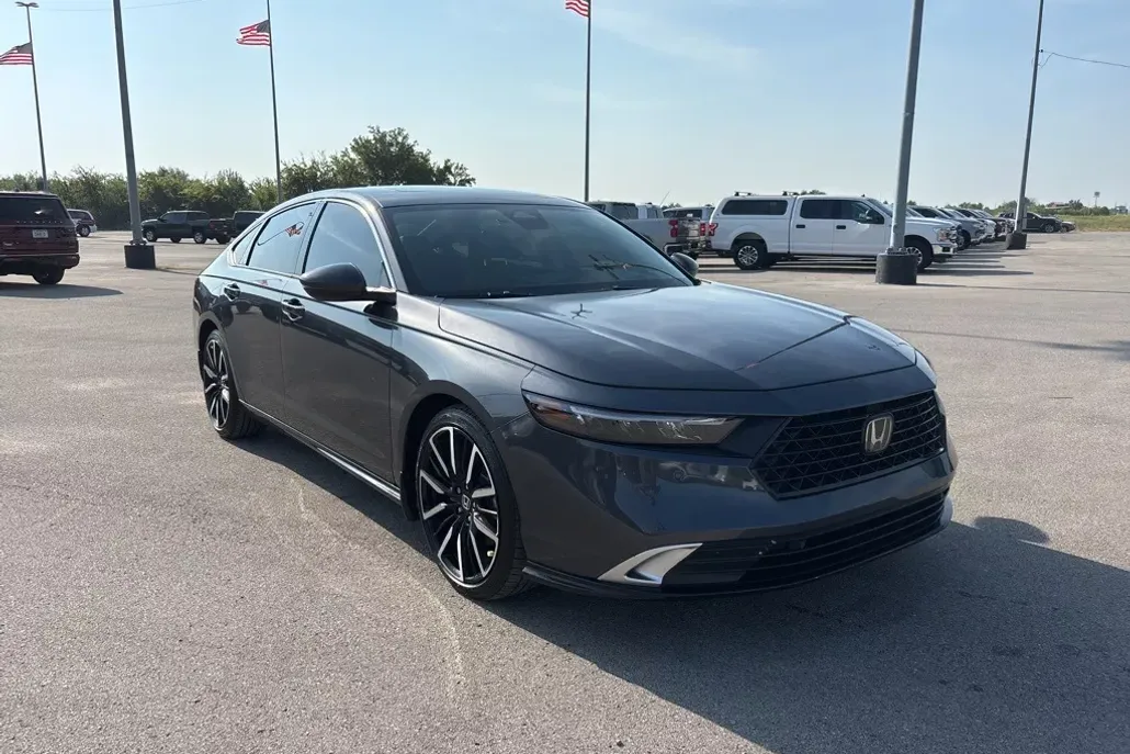 2024 Honda Accord Hybrid Touring photo 1