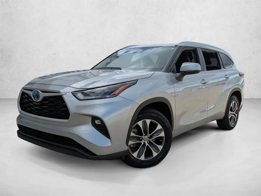 2024 Toyota Highlander Hybrid XLE photo 1