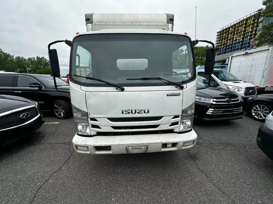 2017 Isuzu NPR photo 1