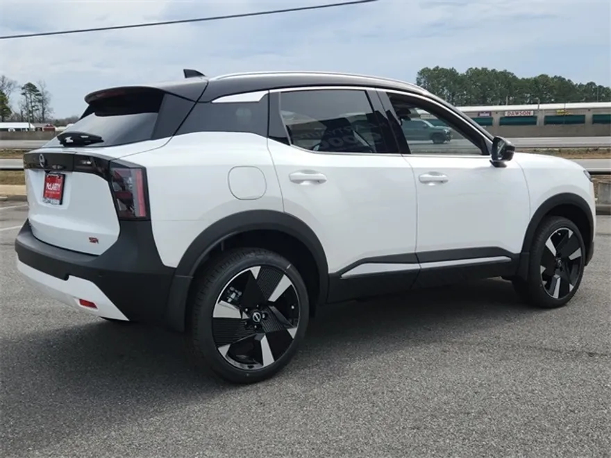 2025 Nissan Kicks SR photo 1