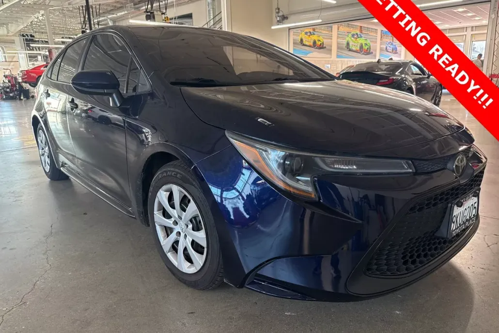 2022 Toyota Corolla LE photo 1
