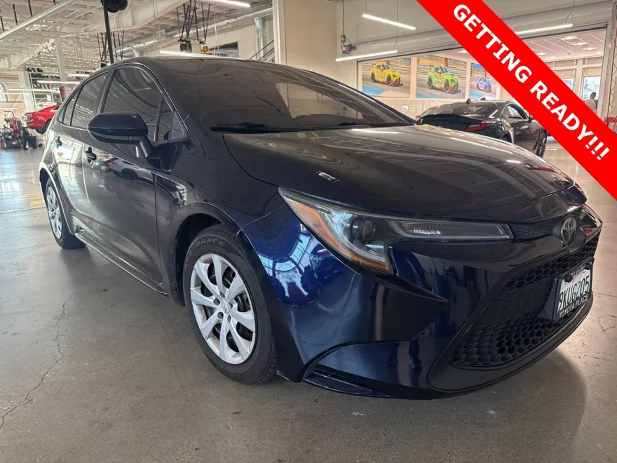 2022 Toyota Corolla LE photo 1