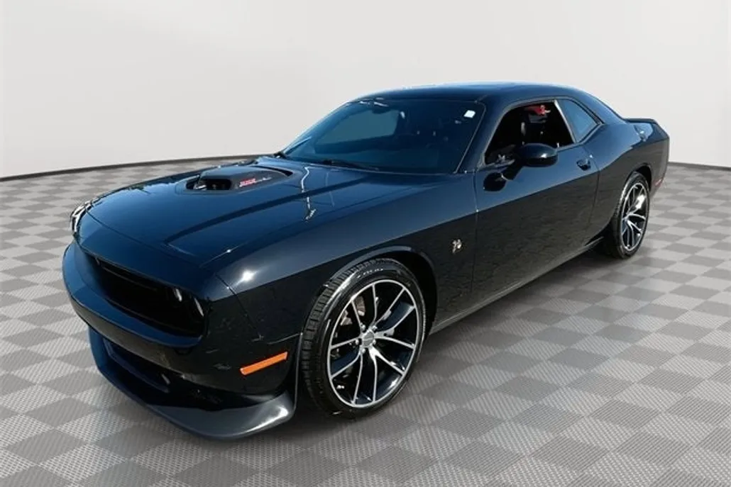 2016 Dodge Challenger 392 photo 1