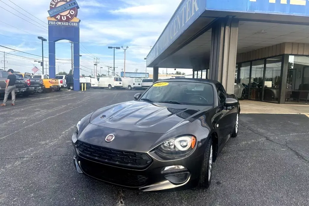 2017 Fiat 124 Spider Classica photo 1
