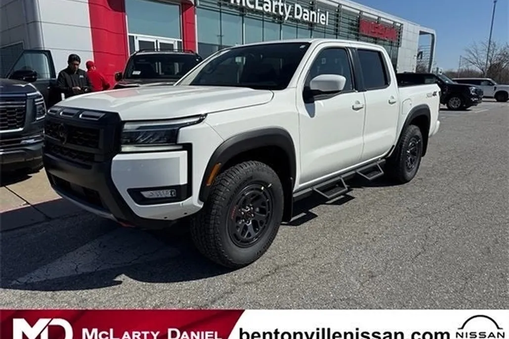 2025 Nissan Frontier Crew Cab PRO-4X photo 1