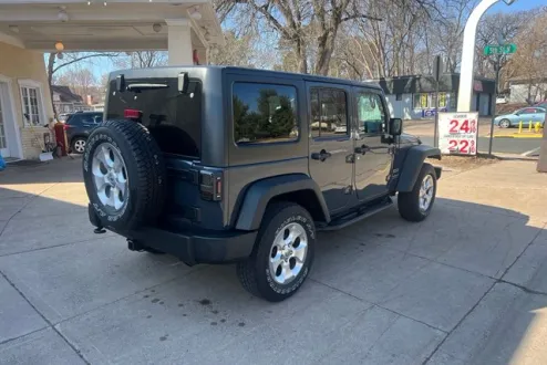 2017 Jeep Wrangler Unlimited Sport photo 3