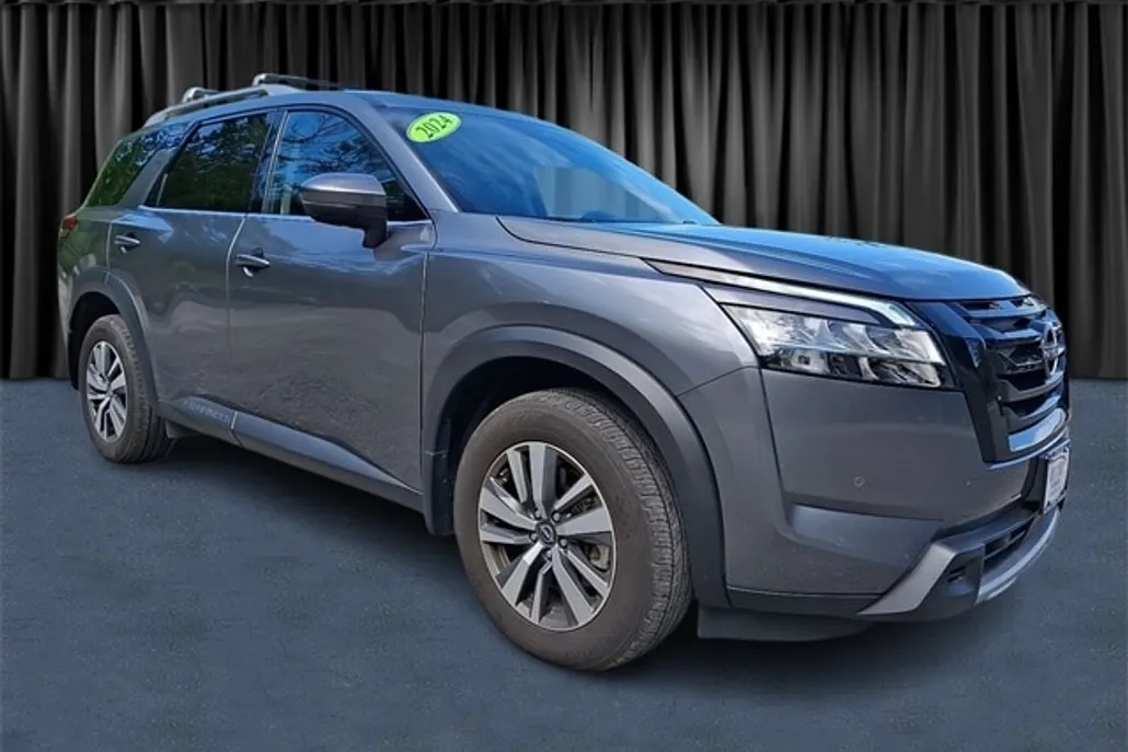 2024 Nissan Pathfinder SL photo 1