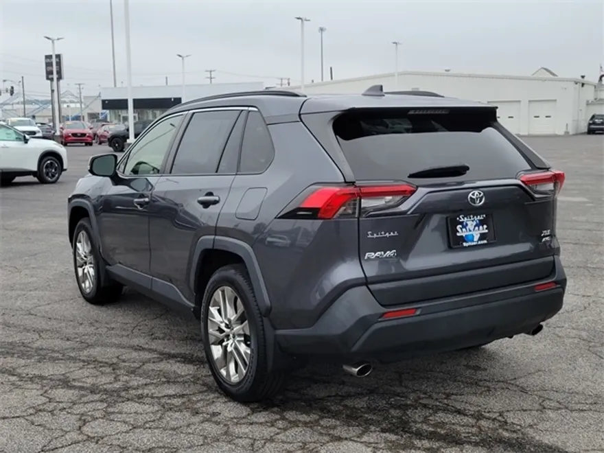 2019 Toyota RAV4 XLE Premium photo 1