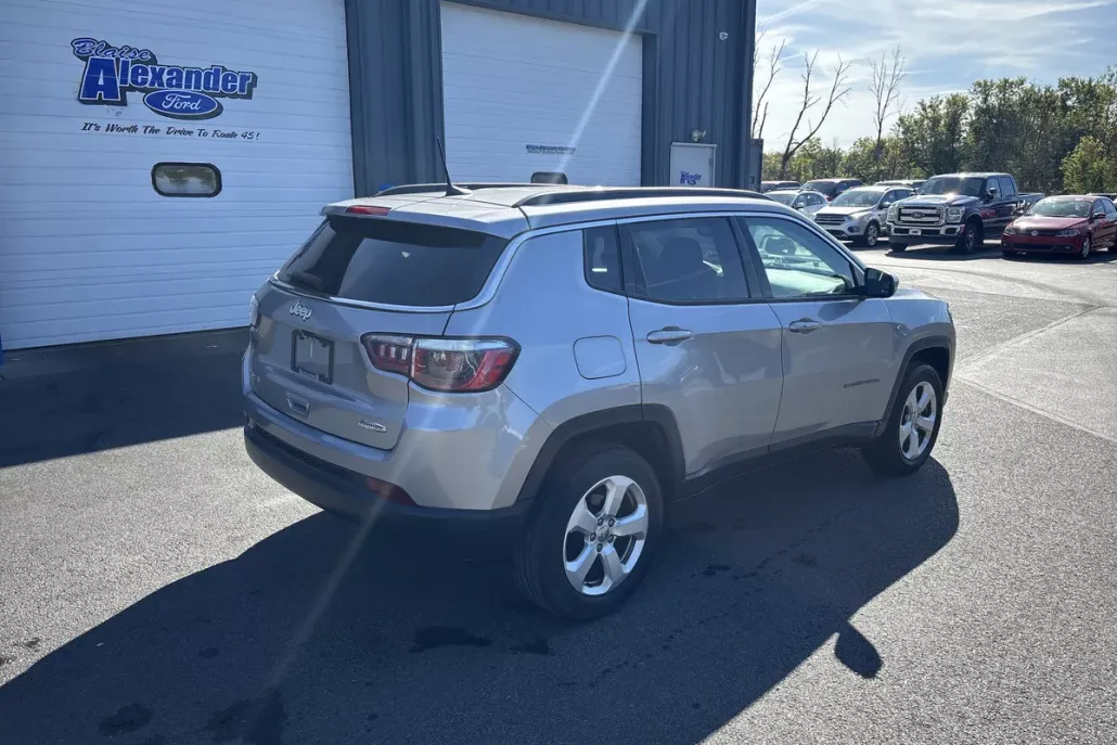 2018 Jeep Compass Latitude photo 1