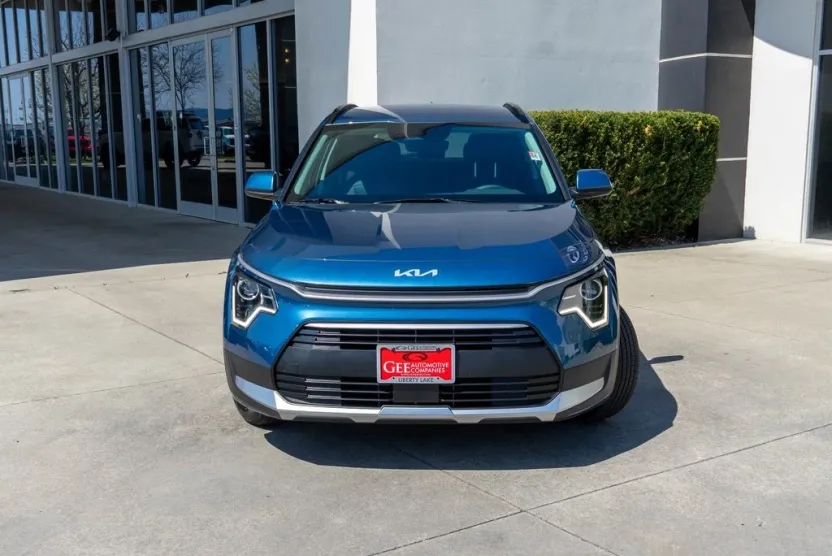 2025 Kia Niro EX photo 1