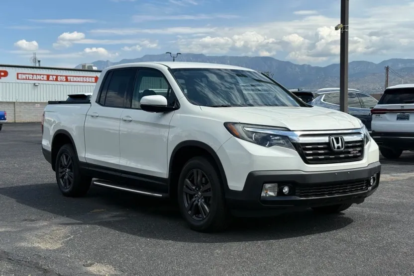 2019 Honda Ridgeline Sport photo 1