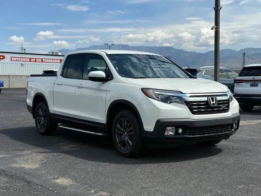 2019 Honda Ridgeline Sport photo 1