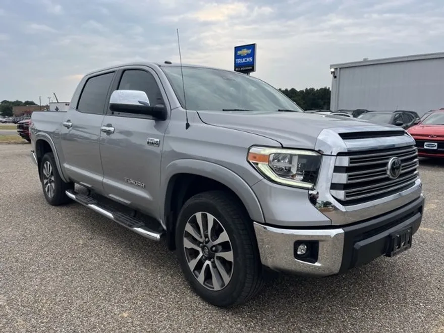 2018 Toyota Tundra SR5 photo 1