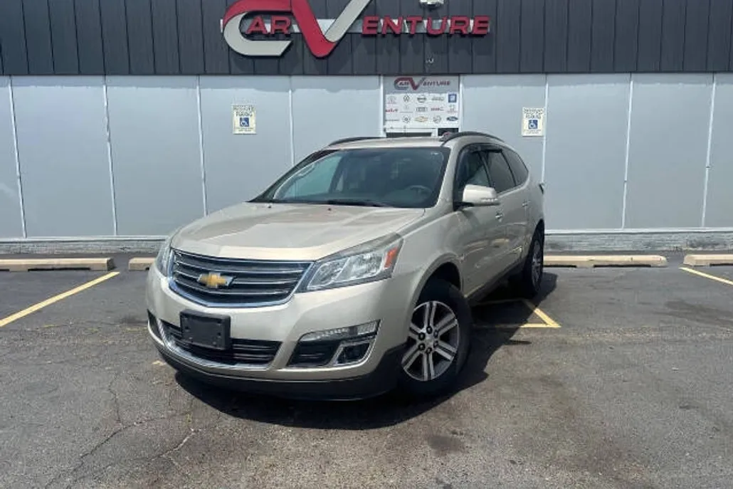 2015 Chevrolet Traverse 2LT photo 1