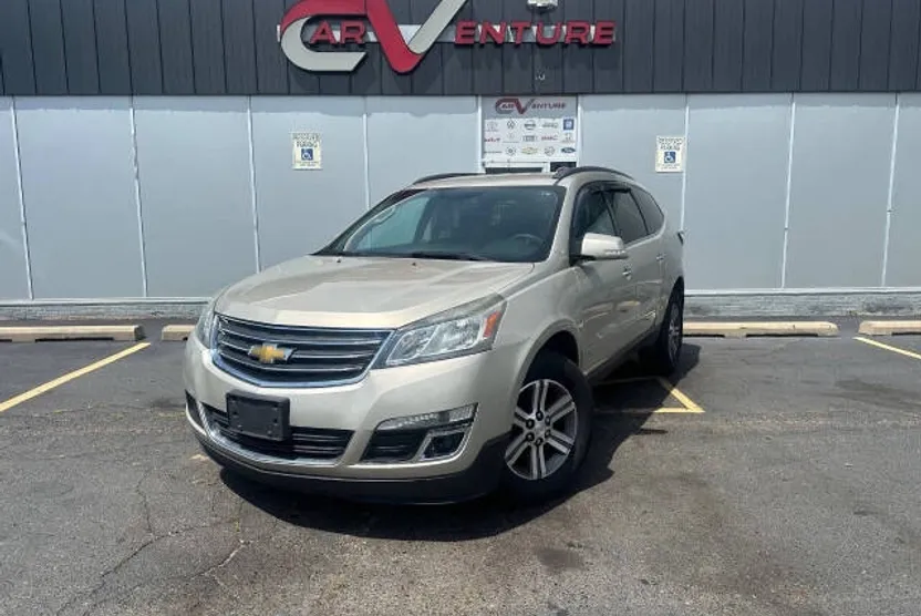 2015 Chevrolet Traverse 2LT photo 1