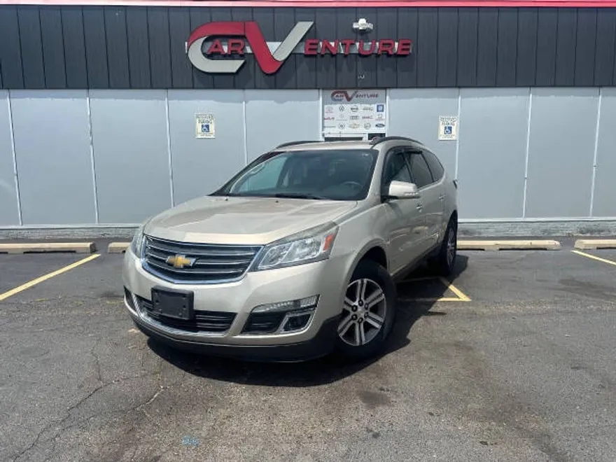 2015 Chevrolet Traverse 2LT photo 1