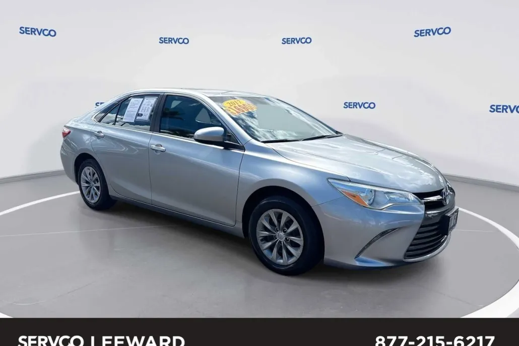 2017 Toyota Camry XLE photo 1