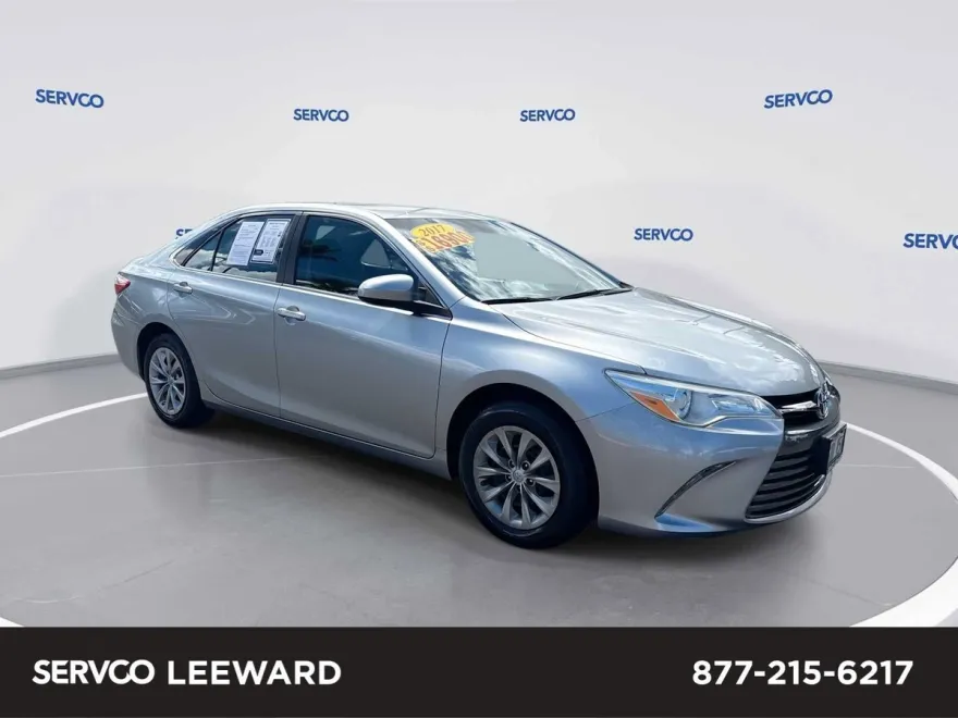 2017 Toyota Camry XLE photo 1