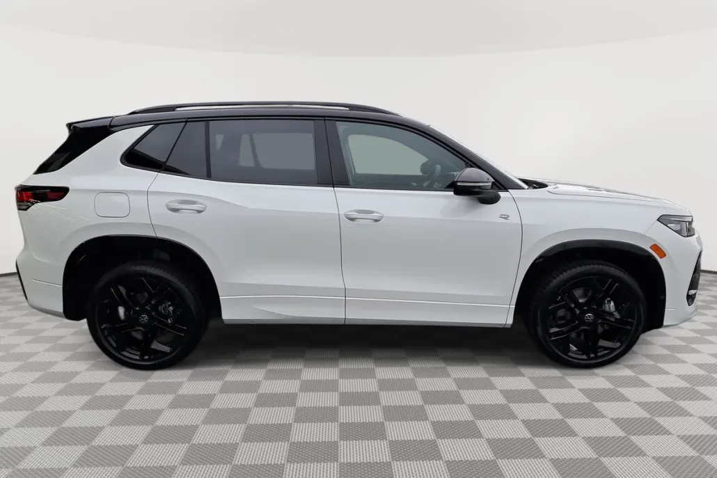 2025 Volkswagen Tiguan SE R-Line Black photo 1