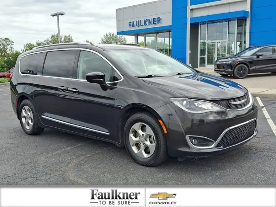 2017 Chrysler Pacifica Touring Plus photo 1