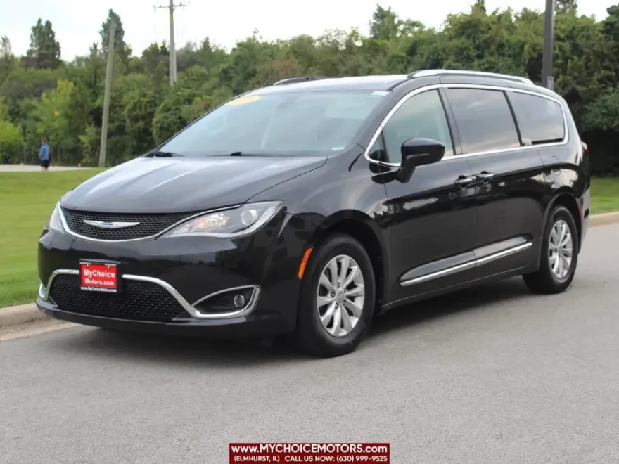 2018 Chrysler Pacifica Touring L photo 1