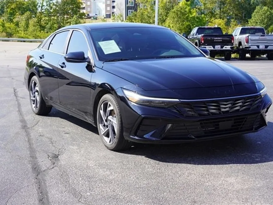 2024 Hyundai Elantra SEL Convenience photo 1