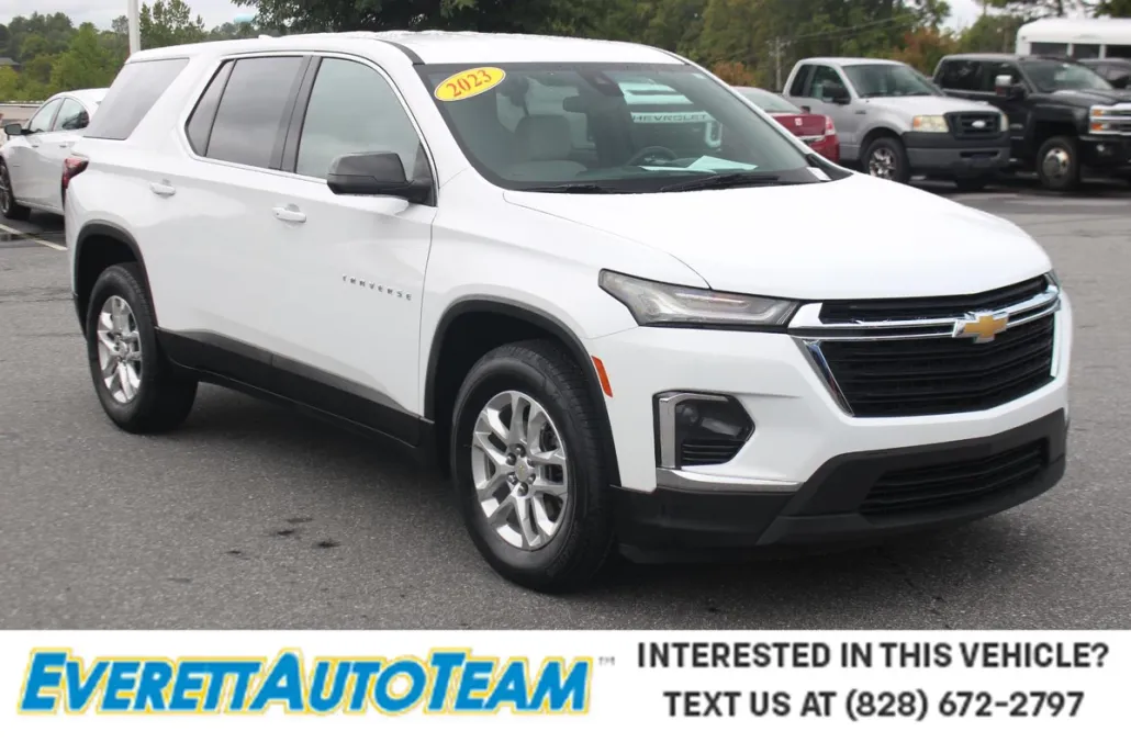 2023 Chevrolet Traverse LS photo 1
