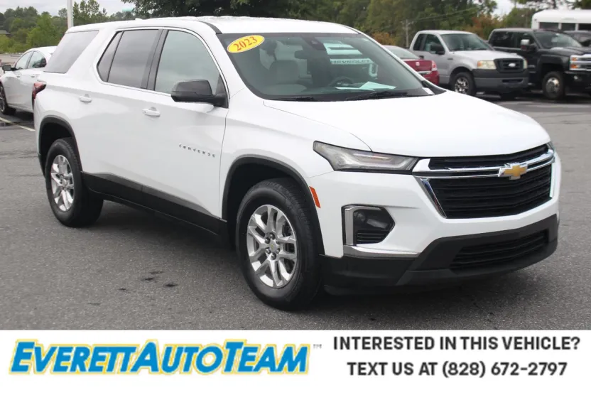 2023 Chevrolet Traverse LS photo 1