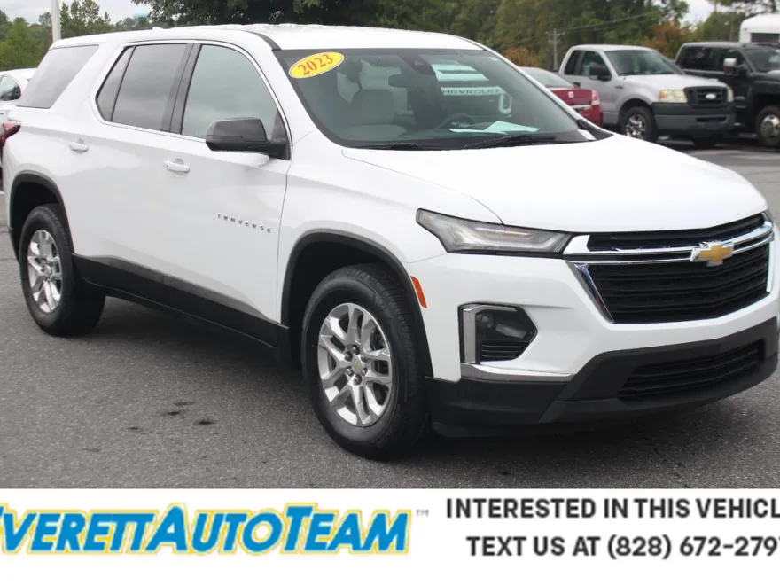 2023 Chevrolet Traverse LS photo 1