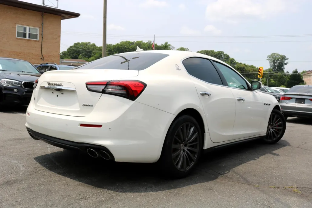 2021 Maserati Ghibli S photo 1